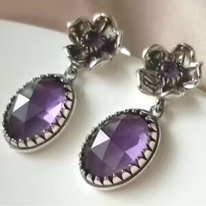 Beautiful Floral Earrings in Pretty Purple !!! New packed